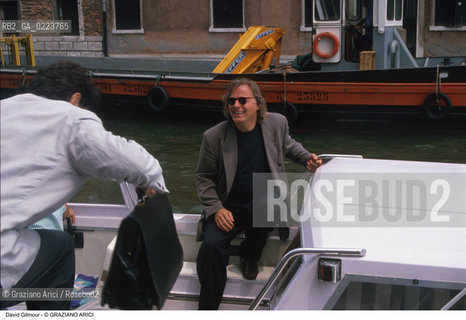 Localizzazione:..VENEZIA..Oggetto:..Soggetto:..CONCERTO DEI PINK FLOYD / DAVID GILMOUR MUSICA ROCK CHITARRISTA..Cronologia: ..Definizione Culturale:..   Autore: ..   Stile: ..   Editori/Stampatori:..   Committenza:..Materia e Tecnica:..Collocazione:..Note:....Riproduzione Fotografica:..Graziano Arici/Rosebud2 .Copyright:..Graziano Arici/Rosebud2 .Data:..LUGLIO 1989..Costo:..A