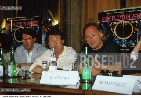 Localizzazione:..VENEZIA..Oggetto:..Soggetto:..CONFERENZA STAMPA DEL CONCERTO DEI PINK FLOYD / NICK MASON E DAVID GILMOUR MUSICA ROCK ..Cronologia: ..Definizione Culturale:..   Autore: ..   Stile: ..   Editori/Stampatori:..   Committenza:..Materia e Tecnica:..Collocazione:..Note:....Riproduzione Fotografica:..Graziano Arici/Rosebud2 .Copyright:..Graziano Arici/Rosebud2 .Data:..LUGLIO 1989..Costo:..A