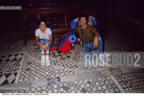 Localizzazione:..VENEZIA / S. MARCO..Oggetto:..Soggetto:..TURISTI IN BASILICA DI SAN MARCO..Cronologia: ..Definizione Culturale:..   Autore: ..   Stile: ..   Editori/Stampatori:..   Committenza:..Materia e Tecnica:..Collocazione:..Note:..TURISMO ..Riproduzione Fotografica:..Copyright:..Graziano Arici/Rosebud2 .Data:..1993..Costo:..A..