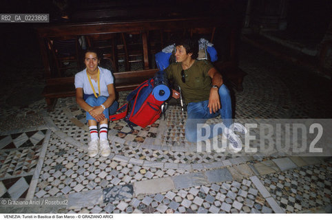 Localizzazione:..VENEZIA / S. MARCO..Oggetto:..Soggetto:..TURISTI IN BASILICA DI SAN MARCO..Cronologia: ..Definizione Culturale:..   Autore: ..   Stile: ..   Editori/Stampatori:..   Committenza:..Materia e Tecnica:..Collocazione:..Note:..TURISMO ..Riproduzione Fotografica:..Copyright:..Graziano Arici/Rosebud2 .Data:..1993..Costo:..A..