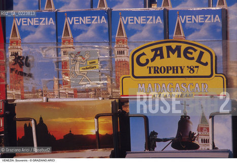 Localizzazione:..VENEZIA..Oggetto:..Soggetto:..SOUVENIRS KITSCH..Cronologia: ..Definizione Culturale:..   Autore: ..   Stile: ..   Editori/Stampatori:..   Committenza:..Materia e Tecnica:..Collocazione:..Note:..TURISMO ..Riproduzione Fotografica:..Copyright:..Graziano Arici/Rosebud2 .Data:..1990..Costo:..A