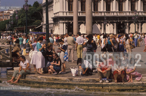 TURISTI IN PIAZZA SAN MARCO A VENEZIA - © 2002 Graziano Arici/Rosebud2