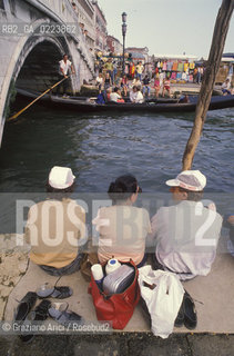 TURISTI IN PIAZZA SAN MARCO A VENEZIA - © 2002 Graziano Arici/Rosebud2