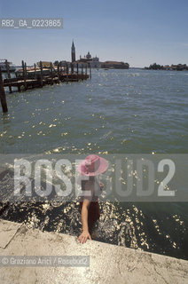 TURISTI IN PIAZZA SAN MARCO A VENEZIA - © 2002 Graziano Arici/Rosebud2 / CAPPELLO