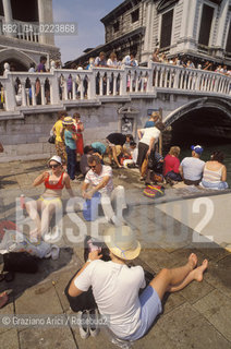 TURISTI IN PIAZZA SAN MARCO A VENEZIA - © 2002 Graziano Arici/Rosebud2