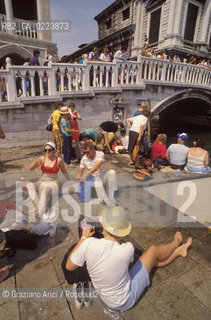 TURISTI IN PIAZZA SAN MARCO A VENEZIA - © 2002 Graziano Arici/Rosebud2