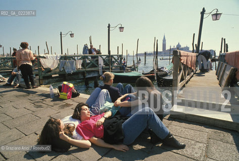 TURISTI IN PIAZZA SAN MARCO A VENEZIA - © 2002 Graziano Arici/Rosebud2