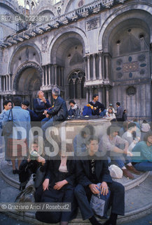 TURISTI IN PIAZZA SAN MARCO A VENEZIA - © 2002 Graziano Arici/Rosebud2
