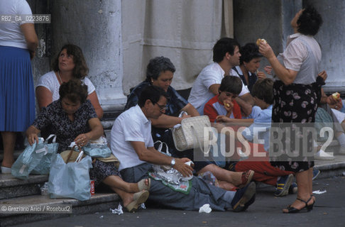 TURISTI IN PIAZZA SAN MARCO A VENEZIA - © 2002 Graziano Arici/Rosebud2
