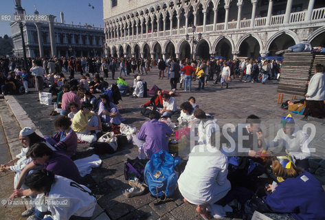 TURISTI IN PIAZZA SAN MARCO A VENEZIA - © 2002 Graziano Arici/Rosebud2