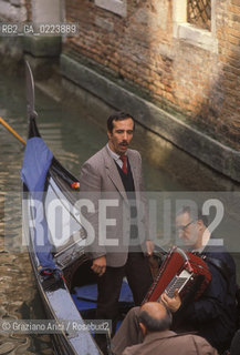 SERENATA IN GONDOLA PER TURISTI A VENEZIA - © 2002 Graziano Arici/Rosebud2
