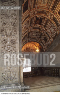 Localizzazione:..VENEZIA / S. MARCO..Oggetto:..Soggetto:..PALAZZO DUCALE / SCALA D ORO..Cronologia: ..XVI SEC..Definizione Culturale:..   Autore: JACOPO SANSOVINO..SCARPAGNINO..ALESSANDRO VITTORIA (STUCCHI)..   Stile: ..   Editori/Stampatori:..   Committenza:..Materia e Tecnica:..Collocazione:..Note:....Riproduzione Fotografica:..Graziano Arici/Rosebud2 .Copyright:..Graziano Arici/Rosebud2 .Data:..1997..Costo:..A..