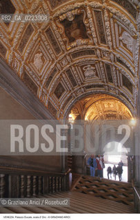 Localizzazione:..VENEZIA / S. MARCO..Oggetto:..Soggetto:..PALAZZO DUCALE / SCALA D ORO..Cronologia: ..XVI SEC..Definizione Culturale:..   Autore: JACOPO SANSOVINO..SCARPAGNINO..ALESSANDRO VITTORIA (STUCCHI)..   Stile: ..   Editori/Stampatori:..   Committenza:..Materia e Tecnica:..Collocazione:..Note:....Riproduzione Fotografica:..Graziano Arici/Rosebud2 .Copyright:..Graziano Arici/Rosebud2 .Data:..1997..Costo:..A..