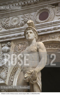 Localizzazione:..VENEZIA / S. MARCO..Oggetto:..Soggetto:..PALAZZO DUCALE / SCALA DEI GIGANTI / STATUA DI MARTE..Cronologia: ..XVI SECOLO..Definizione Culturale:..   Autore: JACOPO SANSOVINO..   Stile: ..   Editori/Stampatori:..   Committenza:..Materia e Tecnica:..Collocazione:..Note:....Riproduzione Fotografica:..Graziano Arici/Rosebud2 .Copyright:..Graziano Arici/Rosebud2 .Data:..1997..Costo:..A..