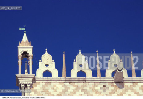 Localizzazione:..VENEZIA / S. MARCO..Oggetto:..Soggetto:..PALAZZO DUCALE / MERLATURA..Cronologia: ..XV XVI SECOLO..Definizione Culturale:..   Autore: ....   Stile: VENETO BIZANTINO..   Editori/Stampatori:..   Committenza:..Materia e Tecnica:..Collocazione:..Note:....Riproduzione Fotografica:..Graziano Arici/Rosebud2 .Copyright:..Graziano Arici/Rosebud2 .Data:..1997..Costo:..A..