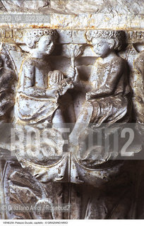 Localizzazione:..VENEZIA / S. MARCO..Oggetto:..Soggetto:..PALAZZO DUCALE / PARTICOLARE DI CAPITELLO AL MUSEO DELL OPERA..Cronologia: ..XIV SECOLO..Definizione Culturale:..   Autore: ..   Stile:..   Editori/Stampatori:..   Committenza:..Materia e Tecnica:..Collocazione:..Note:..MUSEI..Riproduzione Fotografica:..Graziano Arici/Rosebud2 .Copyright:..Graziano Arici/Rosebud2 .Data:..1997..Costo:..A..