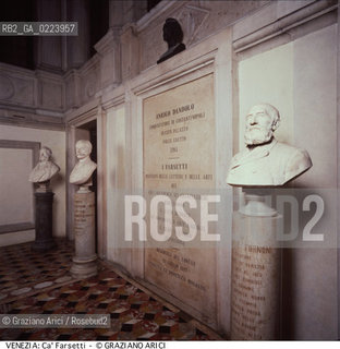 Localizzazione:..VENEZIA / S.MARCO..Oggetto:..Soggetto:..CA FARSETTI SCALONE..Cronologia: ..XVIII SECOLO..Definizione Culturale:..   Autore: ANDREA TIRALI..   Stile: ..   Editori/Stampatori:..   Committenza:..Materia e Tecnica:..Collocazione:..Note:..PALAZZI MUNICIPIO FONDACO..Riproduzione Fotografica:..Graziano Arici/Rosebud2 .Copyright:..Graziano Arici/Rosebud2 .Data:..1990..Costo:..A