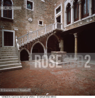 Localizzazione:..VENEZIA / CANNAREGIO..Oggetto:..Soggetto:..CA DORO / GALLERIA FRANCHETTI / CORTILE E SCALA ESTERNA..Cronologia: XV SECOLO..Definizione Culturale:..   Autore: MATTEO RAVERTI / GIOVANNI E BARTOLOMEO BON  ..   Stile: GOTICO..   Editori/Stampatori: ..   Committenza: ..Materia e Tecnica:..Collocazione:..Note:..PALAZZI MUSEI RIMANEGGIATO DA G.B. MEDUNA XIX SECOLO..Riproduzione Fotografica:..Copyright:..Graziano Arici/Rosebud2 .Data:..1995..Costo:..A