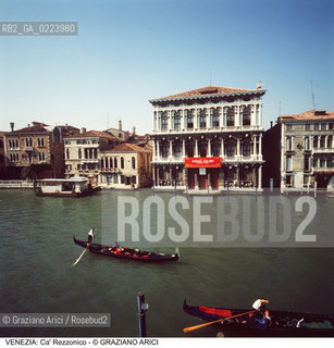 Localizzazione:..VENEZIA / DORSODURO..Oggetto:..Soggetto:..CA REZZONICO / MUSEO DEL SETTECENTO VENEZIANO..Cronologia: ..XVII XVIII SECOLO..Definizione Culturale:..   Autore: BALDASSARE LONGHENA, GIORGIO MASSARI..   Stile: BAROCCO..   Editori/Stampatori:..   Committenza:..Materia e Tecnica:..Collocazione:..Note:..PALAZZI MUSEI..Riproduzione Fotografica:..Graziano Arici/Rosebud2 .Copyright:..Graziano Arici/Rosebud2 .Data:..1998..Costo:..A..