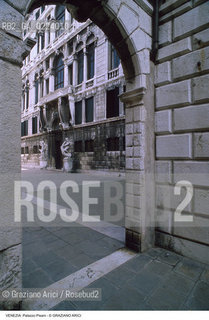 Localizzazione:..VENEZIA / S. MARCO..Oggetto:..Soggetto:..PALAZZO PISANI / CONSERVATORIO DI MUSICA BENEDETTO MARCELLO..Cronologia: ..XVII SECOLO..Definizione Culturale:..   Autore: BARTOLOMEO MONOPOLA..   Stile: BAROCCO..   Editori/Stampatori:..   Committenza:..Materia e Tecnica:..Collocazione:..Note:..PALAZZI..Riproduzione Fotografica:..Graziano Arici/Rosebud2 .Copyright:..Graziano Arici/Rosebud2 .Data:..1998..Costo:..A..