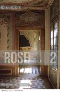 Localizzazione:..VENEZIA / S. MARCO..Oggetto:..Soggetto:..CASINO VENIER / RIDOTTO DELLA PROCURATORESSA VENIER..Cronologia: ..XVIII SECOLO..Definizione Culturale:..   Autore: ..   Stile:..   Editori/Stampatori:..   Committenza:..Materia e Tecnica:..Collocazione:..Note:..PALAZZI..Riproduzione Fotografica:..Graziano Arici/Rosebud2 .Copyright:..Graziano Arici/Rosebud2 .Data:..1995..Costo:..A..