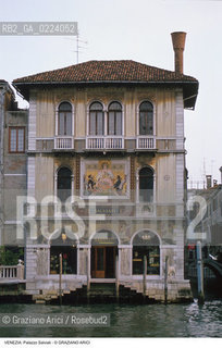 Localizzazione:..VENEZIA / DORSODURO..Oggetto:..Soggetto:..PALAZZO SALVIATI / VETRERIA MOSAICI..Cronologia: ..XIX XX SECOLO..Definizione Culturale:..   Autore: ..   Stile: ..   Editori/Stampatori:..   Committenza:..Materia e Tecnica:..Collocazione:..Note:..PALAZZI..Riproduzione Fotografica:..Graziano Arici/Rosebud2 .Copyright:..Graziano Arici/Rosebud2 .Data:..1998..Costo:..A..