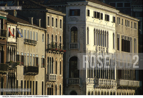 Localizzazione:..VENEZIA / S.MARCO..Oggetto:..Soggetto:..PALAZZO LOREDAN E CA FARSETTI..Cronologia: ..XII XIII SECOLO..Definizione Culturale:..   Autore:..   Stile: VENETO BIZANTINO..   Editori/Stampatori:..   Committenza:..Materia e Tecnica:..Collocazione:..Note:..PALAZZI MUNICIPIO FONDACO..Riproduzione Fotografica:..Graziano Arici/Rosebud2 .Copyright:..Graziano Arici/Rosebud2 .Data:..1990..Costo:..A..