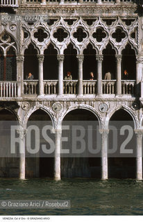 Localizzazione:..VENEZIA / CANNAREGIO..Oggetto:..Soggetto:..CA  D ORO POLIFORE..Cronologia: ..XV SECOLO..Definizione Culturale:..   Autore: MATTEO RAVERTI GIOVANNI E BARTOLOMEO BON..   Stile: GOTICO..   Editori/Stampatori:..   Committenza:..Materia e Tecnica:..Collocazione:..Note:..PALAZZI / RESTAURO XIX SEC G.B. MEDUNA..Riproduzione Fotografica:..Graziano Arici/Rosebud2 .Copyright:..Graziano Arici/Rosebud2 .Data:..1998..Costo:..A..