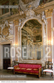 Localizzazione:..VENEZIA / DORSODURO..Oggetto:..Soggetto:..CA ZENOBIO SALONE DA BALLO..Cronologia: XVII XVIII SEC  ..Definizione Culturale:..   Autore: LOUIS DORIGNY STUCCHI E AFFRESCHI..   Stile: BAROCCO..   Editori/Stampatori:..   Committenza:..Materia e Tecnica:..Collocazione:..Note:..PALAZZI ARMENI MECHITARISTI..Riproduzione Fotografica:..Copyright:..Graziano Arici/Rosebud2 .Data:..1996..Costo:..A