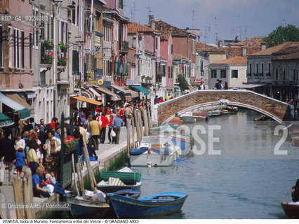 Localizzazione:..VENEZIA / ISOLA DI MURANO..Oggetto:..Soggetto:..FONDAMENTA E RIO DEI VETRAI..Cronologia: ....Definizione Culturale:..   Autore: ..   Stile: ....   Editori/Stampatori:..   Committenza:..Materia e Tecnica:..Collocazione:..Note:..MURANO BURANO TORCELLO..Riproduzione Fotografica:..Graziano Arici/Rosebud2 .Copyright:..Graziano Arici/Rosebud2 .Data:..1995..Costo:..A..