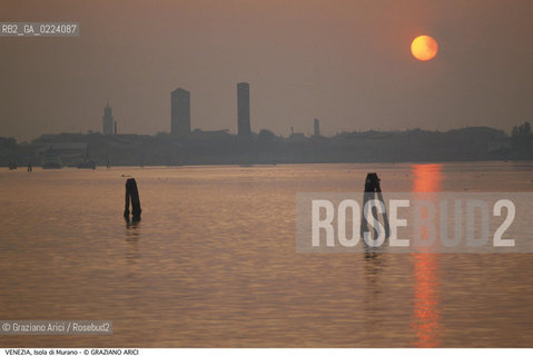Localizzazione:..VENEZIA / ISOLA DI MURANO..Oggetto:..Soggetto:..TRAMONTO LAGUNA..Cronologia: ....Definizione Culturale:..   Autore: ..   Stile: ....   Editori/Stampatori:..   Committenza:..Materia e Tecnica:..Collocazione:..Note:..MURANO BURANO TORCELLO..Riproduzione Fotografica:..Graziano Arici/Rosebud2 .Copyright:..Graziano Arici/Rosebud2 .Data:..1995..Costo:..A..