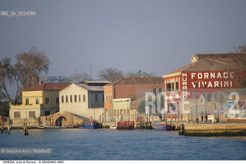 Localizzazione:..VENEZIA / ISOLA DI MURANO..Oggetto:..Soggetto:..FORNACE VIVARINI..Cronologia: ....Definizione Culturale:..   Autore: ..   Stile: ....   Editori/Stampatori:..   Committenza:..Materia e Tecnica:..Collocazione:..Note:..MURANO BURANO TORCELLO..Riproduzione Fotografica:..Graziano Arici/Rosebud2 .Copyright:..Graziano Arici/Rosebud2 .Data:..1995..Costo:..A..