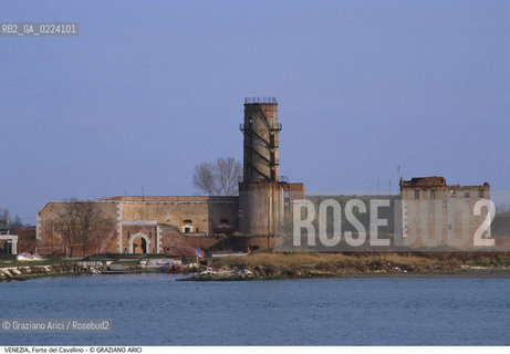 Localizzazione:..VENEZIA / CAVALLINO..Oggetto:..Soggetto:..FORTE..Cronologia: ....Definizione Culturale:..   Autore: ..   Stile: ..   Editori/Stampatori:..   Committenza:..Materia e Tecnica:..Collocazione:..Note:..MURANO BURANO TORCELLO..Riproduzione Fotografica:..Graziano Arici/Rosebud2 .Copyright:..Graziano Arici/Rosebud2 .Data:..1990..Costo:..A..