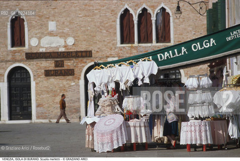 Localizzazione:..VENEZIA / ISOLA DI BURANO..Oggetto:..Soggetto:..SCUOLA MERLETTI ARTIGIANATO MUSEO..Cronologia: ....Definizione Culturale:..   Autore: ..   Stile: ..   Editori/Stampatori:..   Committenza:..Materia e Tecnica:..Collocazione:..Note:..MURANO BURANO TORCELLO..Riproduzione Fotografica:..Graziano Arici/Rosebud2 .Copyright:..Graziano Arici/Rosebud2 .Data:..1995..Costo:..A..