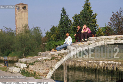 Localizzazione:..VENEZIA / ISOLA DI TORCELLO..Oggetto:..Soggetto:..PONTE DEL DIAVOLO..Cronologia: ....Definizione Culturale:..   Autore: ..   Stile: ....   Editori/Stampatori:..   Committenza:..Materia e Tecnica:....Collocazione:..Note:.. MURANO BURANO TORCELLO..Riproduzione Fotografica:..Graziano Arici/Rosebud2 .Copyright:..Graziano Arici/Rosebud2 .Data:..1995..Costo:..A..