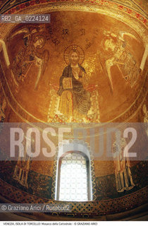 Localizzazione:..VENEZIA / ISOLA DI TORCELLO..Oggetto:..Soggetto:..CATTEDRALE S. MARIA ASSUNTA / CRISTO IN TRONO TRA GLI ARCANGELI MICHELE E GABRIELE..Cronologia: ..XIII SECOLO..Definizione Culturale:..   Autore: ..   Stile: ..VENETO-BIZANTINO..   Editori/Stampatori:..   Committenza:..Materia e Tecnica:..MOSAICO..Collocazione:..Note:..CHIESA MURANO BURANO TORCELLO..Riproduzione Fotografica:..Graziano Arici/Rosebud2 .Copyright:..Graziano Arici/Rosebud2 .Data:..1995..Costo:..A..