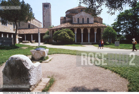 Localizzazione:..VENEZIA / ISOLA DI TORCELLO..Oggetto:..Soggetto:..CHIESA DI S. FOSCA..Cronologia: ..XII SECOLO..Definizione Culturale:..   Autore: ..   Stile: ..ROMANICO..   Editori/Stampatori:..   Committenza:..Materia e Tecnica:....Collocazione:..Note:.. MURANO BURANO TORCELLO..Riproduzione Fotografica:..Graziano Arici/Rosebud2 .Copyright:..Graziano Arici/Rosebud2 .Data:..1995..Costo:..A..