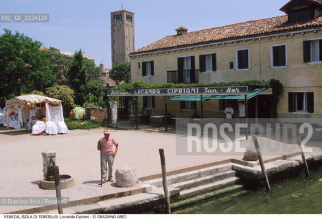 Localizzazione:..VENEZIA / ISOLA DI TORCELLO..Oggetto:..Soggetto:..LOCANDA CIPRIANI / ERNEST HEMINGWAY..Cronologia: ..Definizione Culturale:..   Autore: ..   Stile: ..   Editori/Stampatori:..   Committenza:..Materia e Tecnica:..Collocazione:..Note:..HOTEL ALBERGHI MURANO BURANO TORCELLO..Riproduzione Fotografica:..Graziano Arici/Rosebud2 .Copyright:..Graziano Arici/Rosebud2 .Data:..1995..Costo:..A..