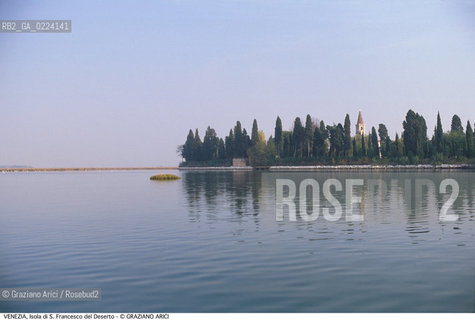 Localizzazione:..VENEZIA / ISOLA DI S. FRANCESCO DEL DESERTO..Oggetto:..Soggetto:..LAGUNA..Cronologia: ....Definizione Culturale:..   Autore: ..   Stile: ..   Editori/Stampatori:..   Committenza:..Materia e Tecnica:..Collocazione:..Note:..MURANO BURANO TORCELLO..Riproduzione Fotografica:..Graziano Arici/Rosebud2 .Copyright:..Graziano Arici/Rosebud2 .Data:..1995..Costo:..A..