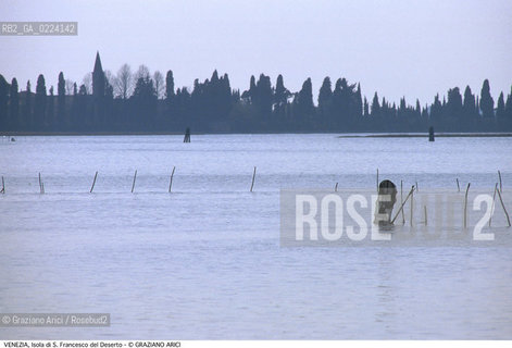Localizzazione:..VENEZIA / ISOLA DI S. FRANCESCO DEL DESERTO..Oggetto:..Soggetto:..LAGUNA..Cronologia: ....Definizione Culturale:..   Autore: ..   Stile: ..   Editori/Stampatori:..   Committenza:..Materia e Tecnica:..Collocazione:..Note:..MURANO BURANO TORCELLO..Riproduzione Fotografica:..Graziano Arici/Rosebud2 .Copyright:..Graziano Arici/Rosebud2 .Data:..1995..Costo:..A..