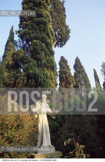 Localizzazione:..VENEZIA / ISOLA DI S. FRANCESCO DEL DESERTO..Oggetto:..Soggetto:..STATUA DI S. FRANCESCO..Cronologia: ....Definizione Culturale:..   Autore: ..   Stile: ..   Editori/Stampatori:..   Committenza:..Materia e Tecnica:..Collocazione:..Note:..MURANO BURANO TORCELLO..Riproduzione Fotografica:..Graziano Arici/Rosebud2 .Copyright:..Graziano Arici/Rosebud2 .Data:..1995..Costo:..A..