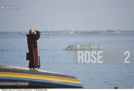 Localizzazione:..VENEZIA / ISOLA DI S. FRANCESCO DEL DESERTO..Oggetto:..Soggetto:..FRATE LAGUNA..Cronologia: ....Definizione Culturale:..   Autore: ..   Stile: ..   Editori/Stampatori:..   Committenza:..Materia e Tecnica:..Collocazione:..Note:..MURANO BURANO TORCELLO..Riproduzione Fotografica:..Graziano Arici/Rosebud2 .Copyright:..Graziano Arici/Rosebud2 .Data:..1995..Costo:..A..