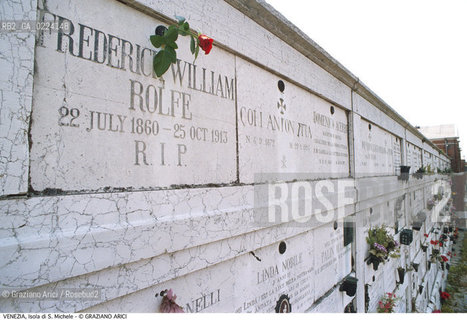 Localizzazione:..VENEZIA / ISOLA DI S. MICHELE..Oggetto:..Soggetto:..CIMITERO TOMBE..Cronologia: ....Definizione Culturale:..   Autore: ....   Stile: ..   Editori/Stampatori:..   Committenza:..Materia e Tecnica:..Collocazione:..Note:..MURANO BURANO TORCELLO..Riproduzione Fotografica:..Graziano Arici/Rosebud2 .Copyright:..Graziano Arici/Rosebud2 .Data:..1995..Costo:..A..