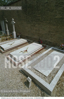 Localizzazione:..VENEZIA / ISOLA DI S. MICHELE..Oggetto:..Soggetto:..CIMITERO TOMBE DI IGOR E VERA STRAVINSKIJ..Cronologia: ..XX SECOLO..Definizione Culturale:..   Autore:..GIACOMO MANZU ..   Stile: ..   Editori/Stampatori:..   Committenza:..Materia e Tecnica:..Collocazione:..Note:..MURANO BURANO TORCELLO..Riproduzione Fotografica:..Graziano Arici/Rosebud2 .Copyright:..Graziano Arici/Rosebud2 .Data:..1995..Costo:..A..