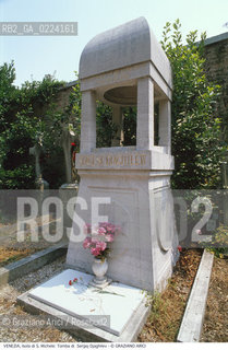 Localizzazione:..VENEZIA / ISOLA DI S. MICHELE..Oggetto:..Soggetto:..CIMITERO TOMBA DI SERGEJ DIAGHILEV..Cronologia: ..XX SECOLO..Definizione Culturale:..   Autore: ..   Stile: ..   Editori/Stampatori:..   Committenza:..Materia e Tecnica:..Collocazione:..Note:..MURANO BURANO TORCELLO..Riproduzione Fotografica:..Graziano Arici/Rosebud2 .Copyright:..Graziano Arici/Rosebud2 .Data:..1995..Costo:..A..