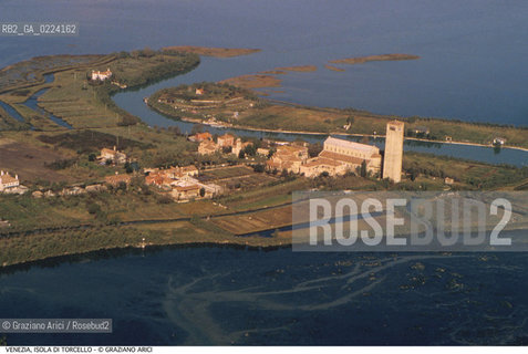 Localizzazione:..VENEZIA / ISOLA DI TORCELLO..Oggetto:..Soggetto:..CATTEDRALE S. MARIA ASSUNTA E S. FOSCA LAGUNA / VEDUTA AEREA..Cronologia: ....Definizione Culturale:..   Autore: ..   Stile: ....   Editori/Stampatori:..   Committenza:..Materia e Tecnica:..Collocazione:..Note:..CHIESA MURANO BURANO TORCELLO..Riproduzione Fotografica:..Graziano Arici/Rosebud2 .Copyright:..Graziano Arici/Rosebud2 .Data:..1995..Costo:..A..