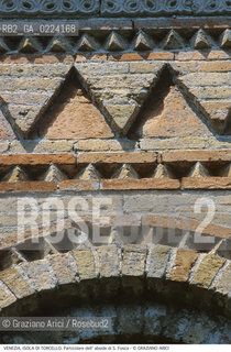 Localizzazione:..VENEZIA / ISOLA DI TORCELLO..Oggetto:..Soggetto:..S. FOSCA / PARTICOLARE DELL ABSIDE..Cronologia: ..XII SECOLO..Definizione Culturale:..   Autore: ..   Stile: ..ROMANICO..   Editori/Stampatori:..   Committenza:..Materia e Tecnica:..Collocazione:..Note:..CHIESA MURANO BURANO TORCELLO..Riproduzione Fotografica:..Graziano Arici/Rosebud2 .Copyright:..Graziano Arici/Rosebud2 .Data:..1995..Costo:..A..