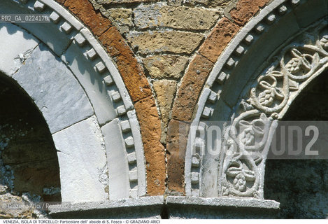 Localizzazione:..VENEZIA / ISOLA DI TORCELLO..Oggetto:..Soggetto:..S. FOSCA / PARTICOLARE DELL ABSIDE..Cronologia: ..XII SECOLO..Definizione Culturale:..   Autore: ..   Stile: ..ROMANICO..   Editori/Stampatori:..   Committenza:..Materia e Tecnica:..Collocazione:..Note:..CHIESA MURANO BURANO TORCELLO..Riproduzione Fotografica:..Graziano Arici/Rosebud2 .Copyright:..Graziano Arici/Rosebud2 .Data:..1995..Costo:..A..
