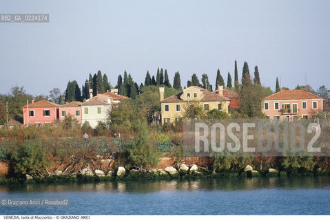 Localizzazione:..VENEZIA / ISOLA DI MAZZORBO..Oggetto:..Soggetto:..CASE..Cronologia: ....Definizione Culturale:..   Autore: ..   Stile: ..   Editori/Stampatori:..   Committenza:..Materia e Tecnica:..Collocazione:..Note:..MURANO BURANO TORCELLO..Riproduzione Fotografica:..Graziano Arici/Rosebud2 .Copyright:..Graziano Arici/Rosebud2 .Data:..1995..Costo:..A..