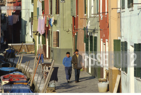 Localizzazione:..VENEZIA / ISOLA DI BURANO..Oggetto:..Soggetto:..CASE FONDAMENTA..Cronologia: ....Definizione Culturale:..   Autore: ..   Stile: ..   Editori/Stampatori:..   Committenza:..Materia e Tecnica:..Collocazione:..Note:....Riproduzione Fotografica:..Graziano Arici/Rosebud2 .Copyright:..Graziano Arici/Rosebud2 .Data:..1995..Costo:..A..